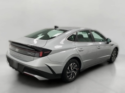Hyundai Sonata Hybrid Blue FWD 2026