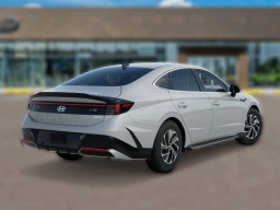 Hyundai Sonata Hybrid Blue FWD 2026