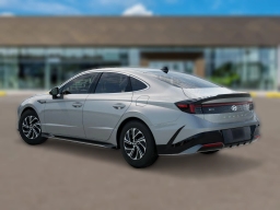 Hyundai Sonata Hybrid Blue FWD 2026