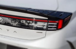 Hyundai Sonata Hybrid Limited FWD 2026