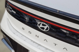 Hyundai Sonata Hybrid Limited FWD 2026