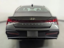 Hyundai Elantra SE IVT 2026