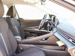 Hyundai Elantra SE IVT 2026