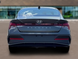 Hyundai Elantra SE IVT 2026