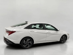 Hyundai Elantra Hybrid Limited Sedan 2026