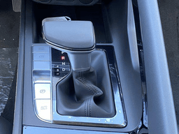 Hyundai Elantra Hybrid Limited Sedan 2026