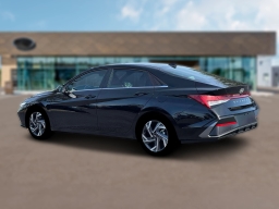 Hyundai Elantra Hybrid Limited Sedan 2026