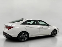 Hyundai Elantra Hybrid Limited Sedan 2026