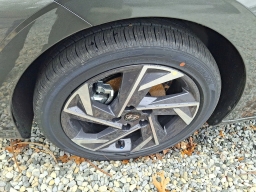 Hyundai Elantra Limited IVT 2026