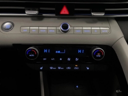 Hyundai Elantra Limited IVT 2026