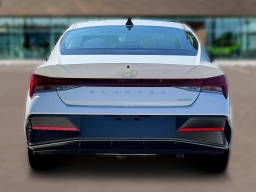 Hyundai Elantra Limited IVT 2026