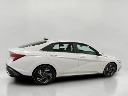 Hyundai Elantra Limited IVT 2026
