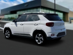 Hyundai Venue SEL FWD w/Two-Tone Roof 2026