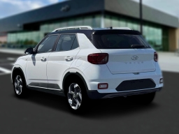 Hyundai Venue SEL FWD w/Two-Tone Roof 2026