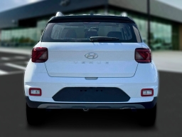 Hyundai Venue SEL FWD w/Two-Tone Roof 2026