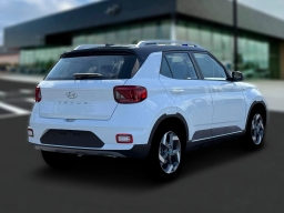 Hyundai Venue SEL FWD w/Two-Tone Roof 2026