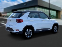 Hyundai Venue SEL FWD w/Two-Tone Roof 2026