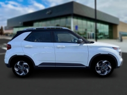 Hyundai Venue SEL FWD w/Two-Tone Roof 2026