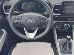 Hyundai Venue SEL FWD 2026