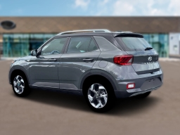 Hyundai Venue SEL FWD w/Two-Tone Roof 2026