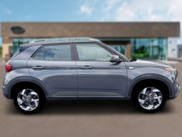 Hyundai Venue SEL FWD w/Two-Tone Roof 2026