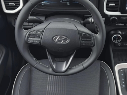 Hyundai Venue SEL FWD w/Two-Tone Roof 2026