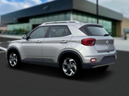 Hyundai Venue SEL FWD 2026