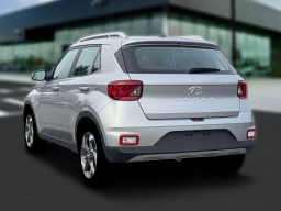 Hyundai Venue SEL FWD 2026