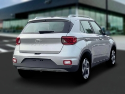 Hyundai Venue SEL FWD 2026