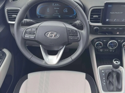 Hyundai Venue SEL FWD 2026