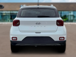 Hyundai Venue SEL FWD 2026
