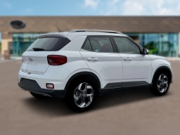 Hyundai Venue SEL FWD 2026