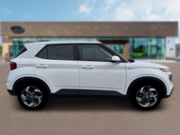 Hyundai Venue SEL FWD 2026