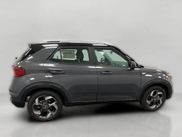 Hyundai Venue SEL FWD w/Two-Tone Roof 2026