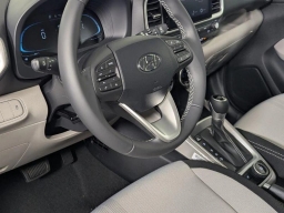 Hyundai Venue SEL FWD 2026