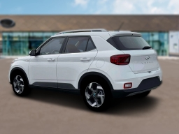 Hyundai Venue SEL FWD 2026