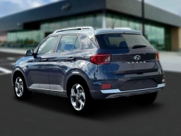 Hyundai Venue SEL FWD w/Two-Tone Roof 2026
