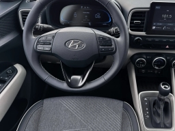Hyundai Venue SEL FWD w/Two-Tone Roof 2026