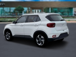 Hyundai Venue SEL FWD 2026