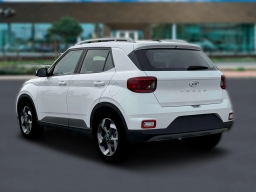 Hyundai Venue SEL FWD 2026