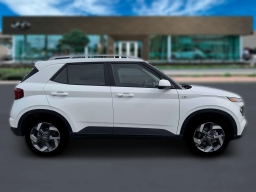 Hyundai Venue SEL FWD 2026