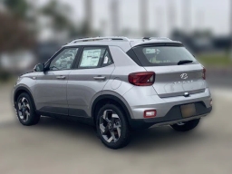 Hyundai Venue SEL FWD 2026