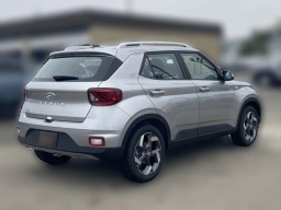 Hyundai Venue SEL FWD 2026