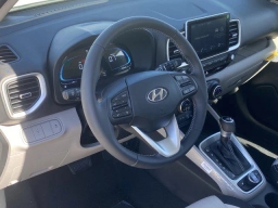 Hyundai Venue SEL FWD 2026