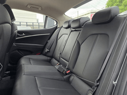 Genesis G70 2.5T RWD 2026