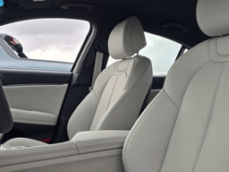 Genesis G70 2.5T RWD 2026