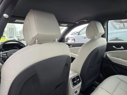 Genesis G70 2.5T RWD 2026