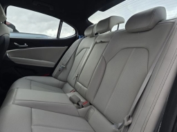 Genesis G70 2.5T RWD 2026