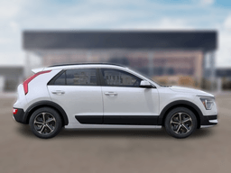 Kia Niro LX FWD 2025