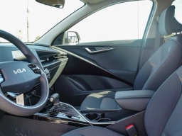 Kia Niro LX FWD 2026